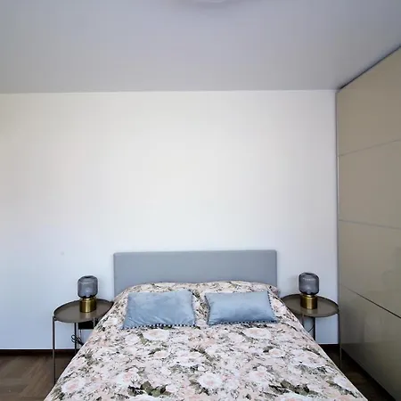 Bam Apartment